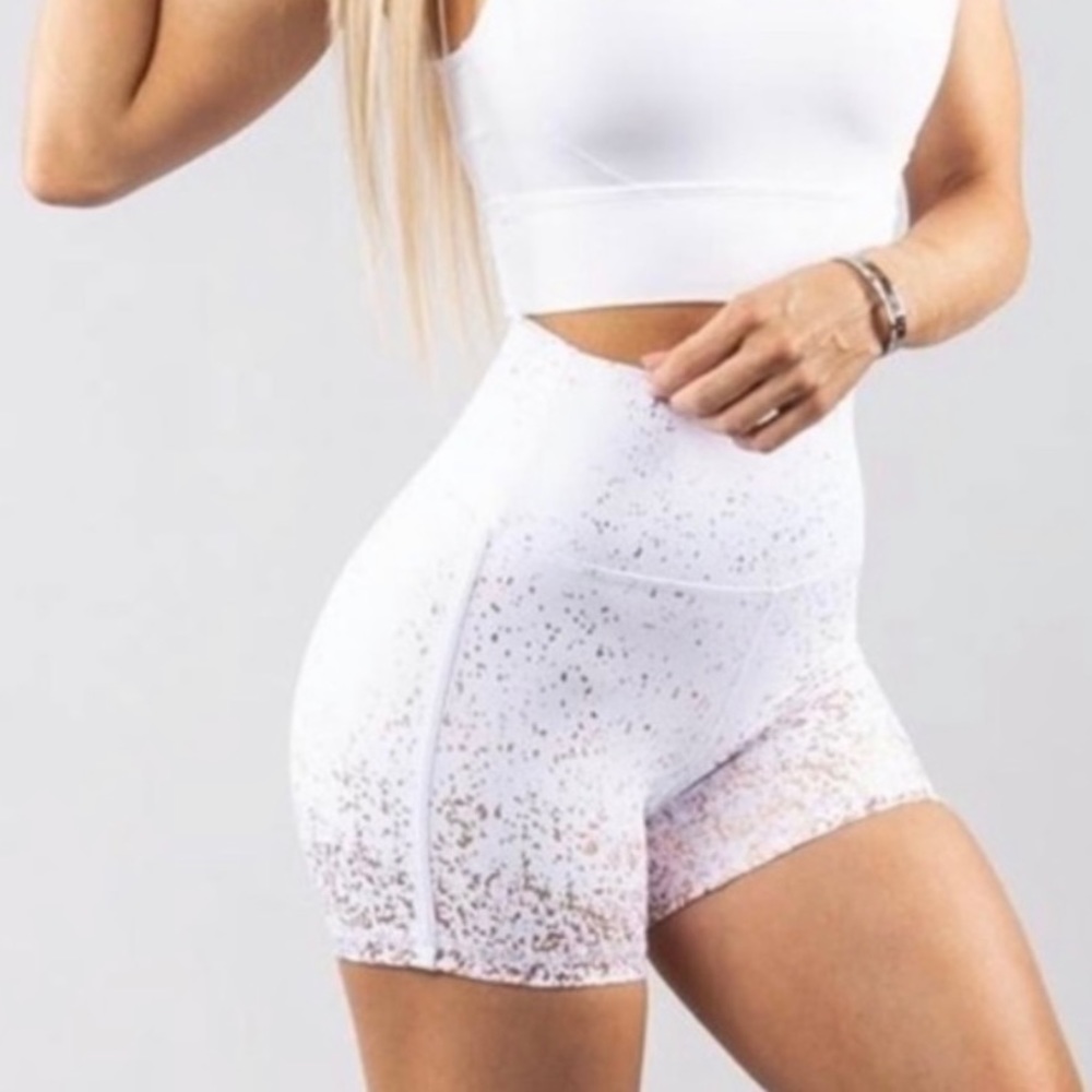 BuffBunny NWT White & Rose Gold Shorts legging (S)
